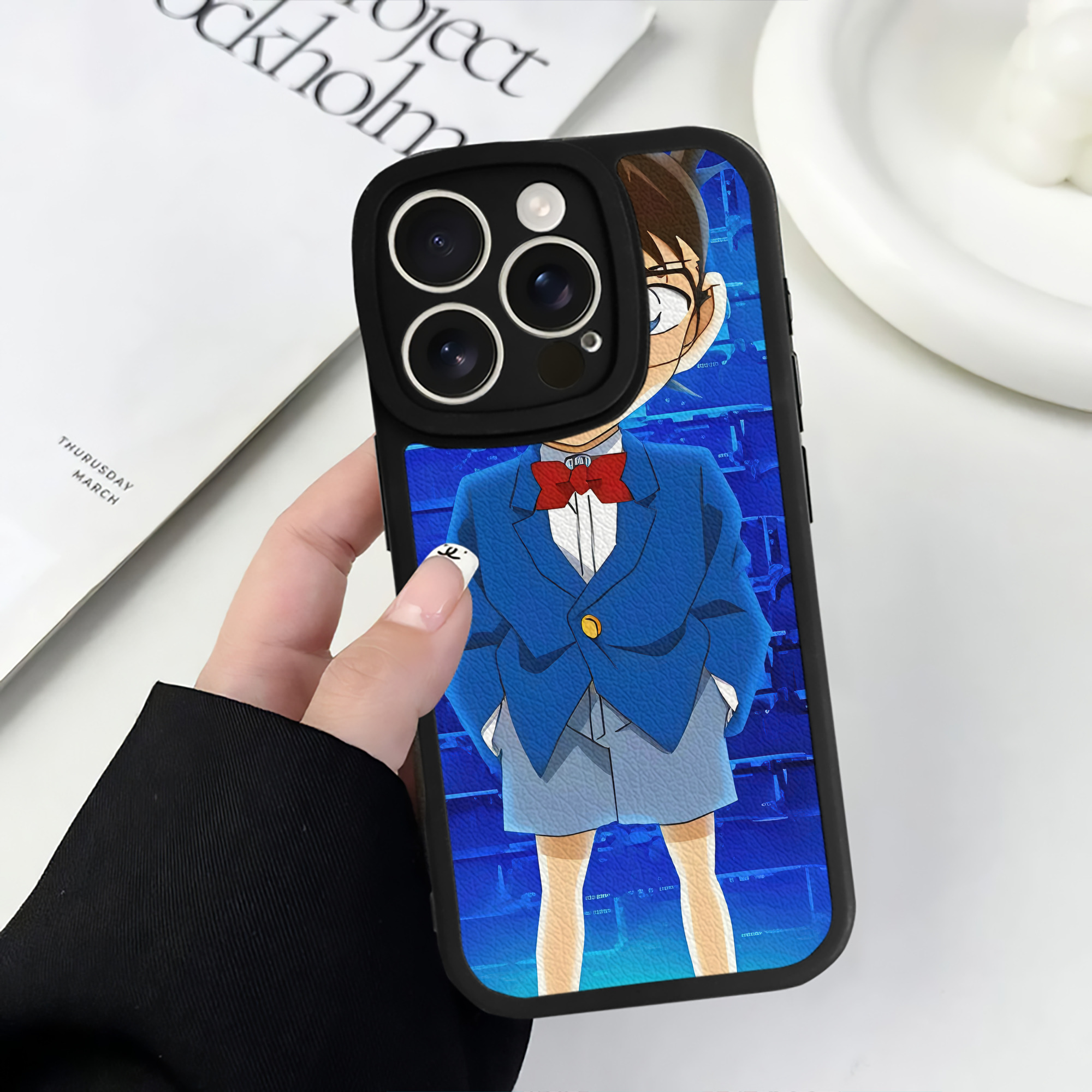 （画像用） 名探偵コナン Detective Conan 【iPhone 16シリーズ対応】シリコンスマホケース（レザー調） 材質：シリコン